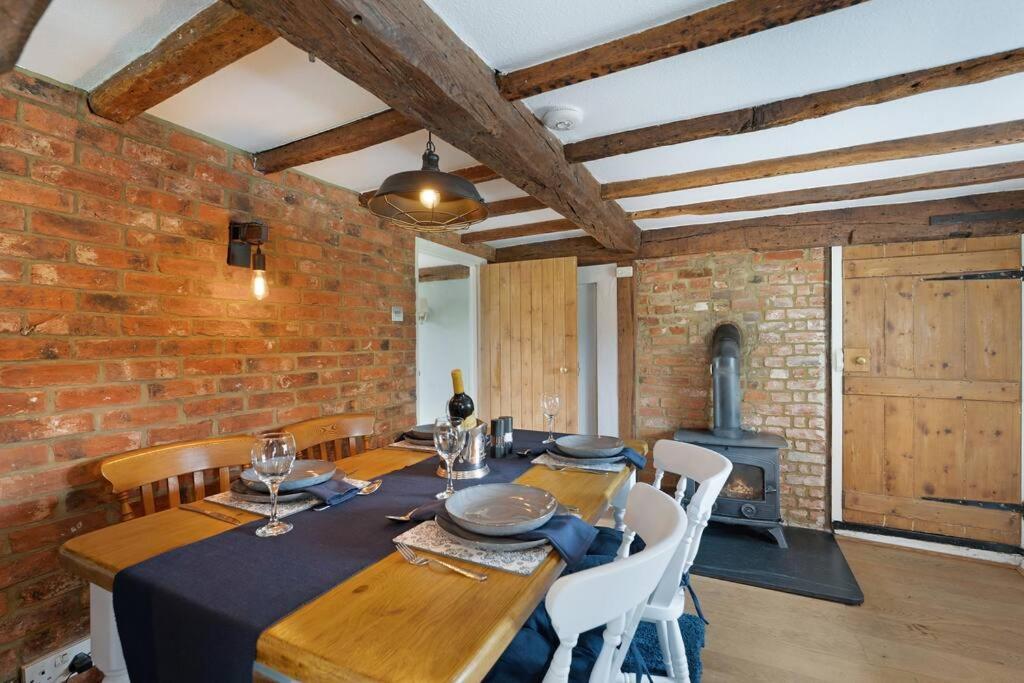 Villa Local Walks Pub Gardens Pet Friendly Landscaped Gardens And Free Private Parking Doddington  Exterior foto
