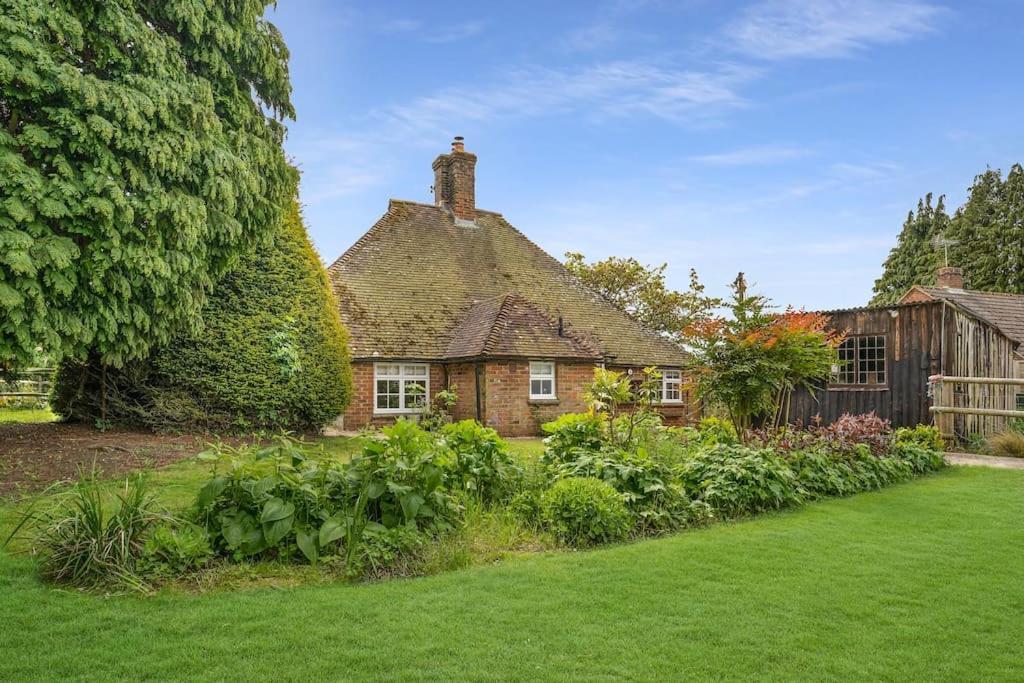 Villa Local Walks Pub Gardens Pet Friendly Landscaped Gardens And Free Private Parking Doddington  Exterior foto